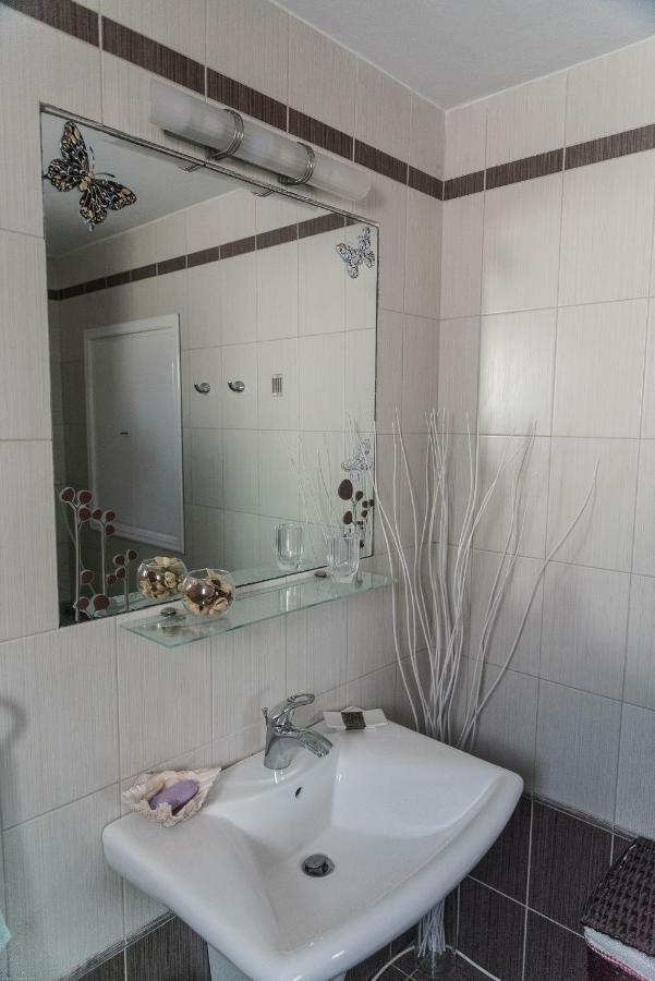 Villa Alexandra Exámbela Екстериор снимка